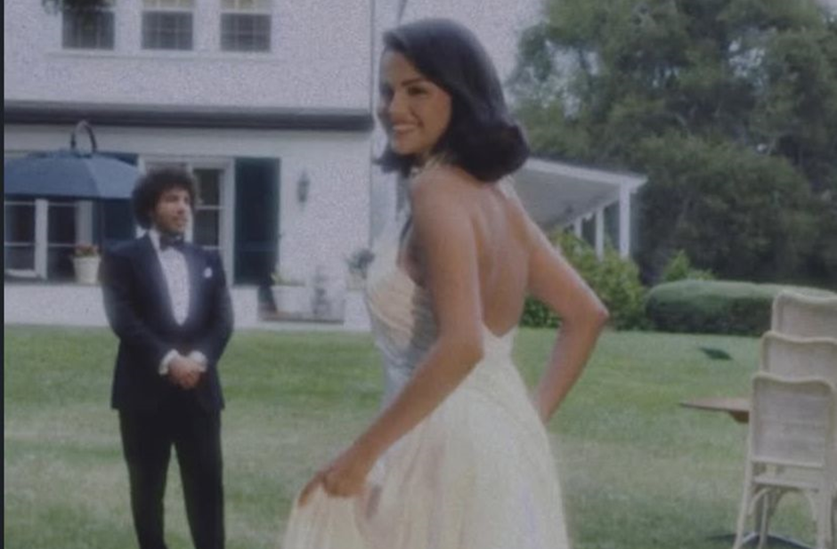 Selena Gomez dan Benny Blanco Resmi Menikah, Disebut Bak Putri Disney di Hari Bahagia